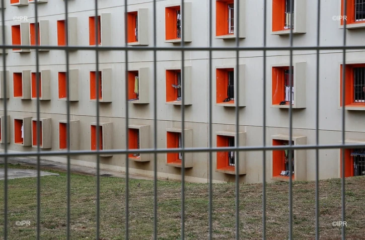 prisons 