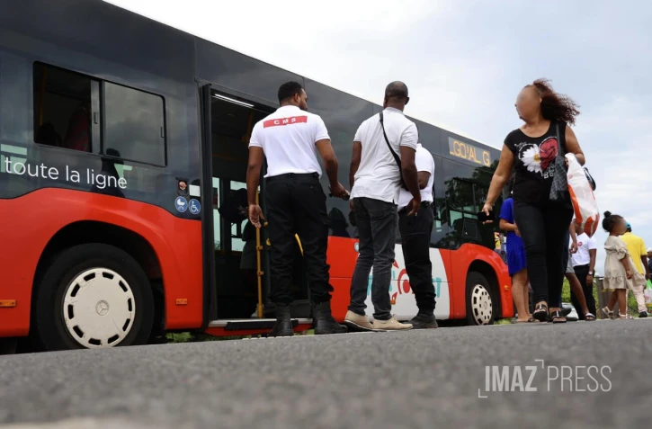 Contrôles des forces de l'ordre à la gare du Port