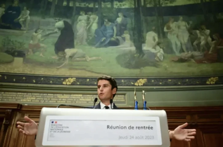 Le ministre de l'Education Gabriel Attal devant les recteurs réunis à la Sorbonne, le 24 août 2023 à Paris ( AFP / Emmanuel DUNAND )