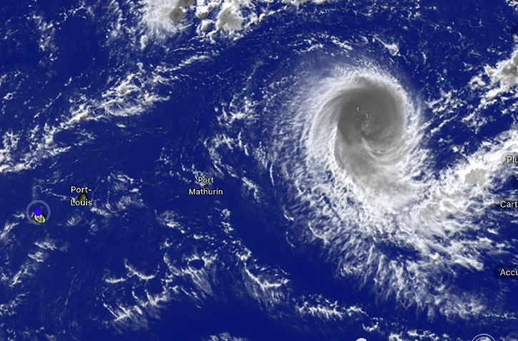 Dudzai commencer à faiblir, son passage au plus près de La Réunion prévu en début de semaine prochaine