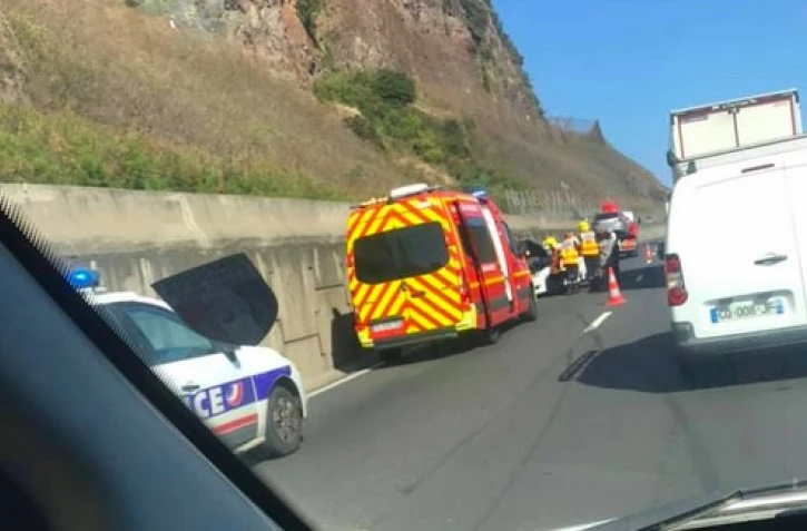 Route du littoral : deux véhicules impliqués dans un accident en direction de l'ouest