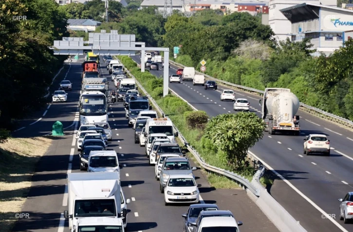 Route du littoral : 15 km de bouchons vers Saint-Denis 25 mai 2021