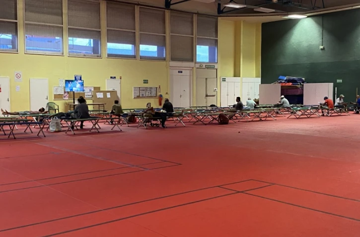 Centre d'hébergement d'urgence de deux canons à saint denis pour les SDF et personnes seules