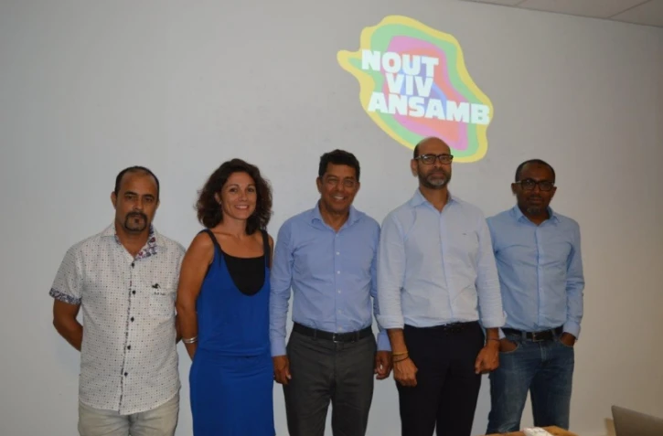 nout viv ansamb