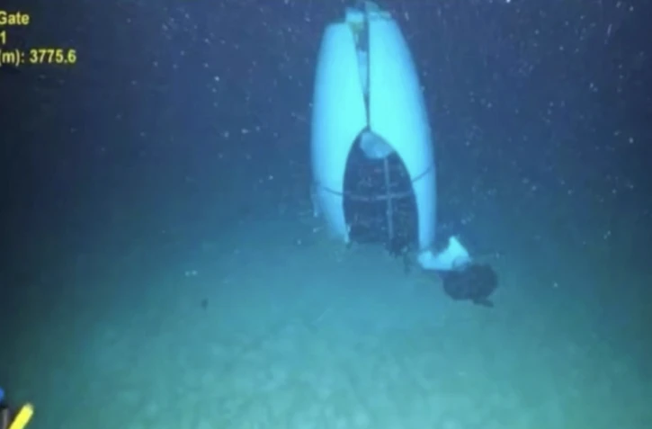 Les garde-côtes américains ont publié le 18 septembre 2024 une vidéo et des photos sous-marines de l'épave du Titan, un submersible expérimental disparu lors d'une plongée vers l'épave du Titanic en juin 2023, et gisant au fond de l'océan Atlantique nord par 4.000 mètres de profondeur ( US Coast Guard / Pelagic Research Services / Handout )