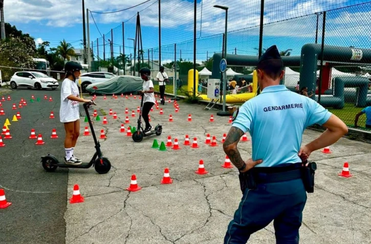 Trottinettes électriques : les gendarmes sensibilisent 140 jeunes sur les règles 