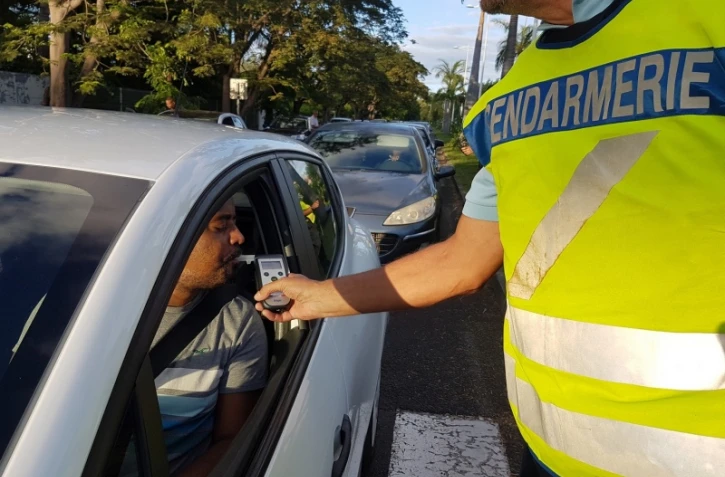 Vaste opération de contôle à la sortie des boîtes: 47 infractions et 27 permis retirés