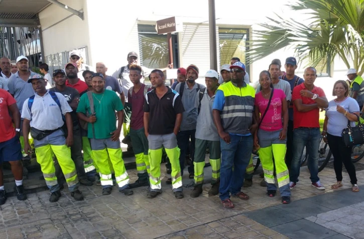 débrayage à la mairie du Port