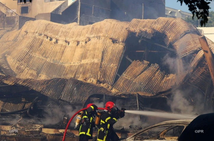 Maison en feu, incendie, Saint-Denis, pompiers, flammes, AMDR