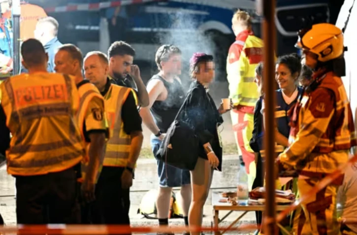 Un véhicule fonce dans la foule à la gay pride de Berlin: un mort, 16 blessés