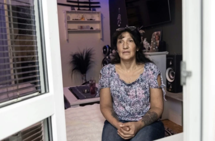Anna Adamova, membre de la communauté Rom, victime d'une stérilisation illégale, lors d'une interview chez elle, le 16 janvier 2025 à Ralsko, en République tchèque ( AFP / Michal Cizek )