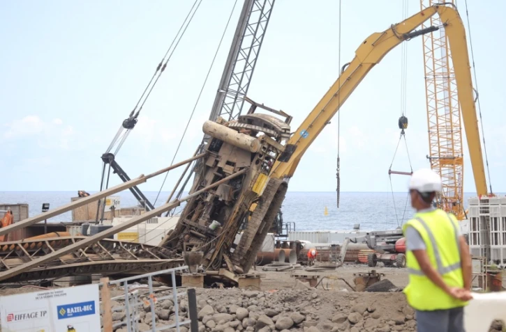 Une grue tombée à la Grande Chaloupe