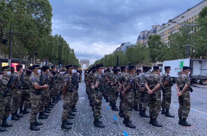 Défilé du 14 juillet : les militaires ultramarins s'entraînent sur les Champs-Elysées