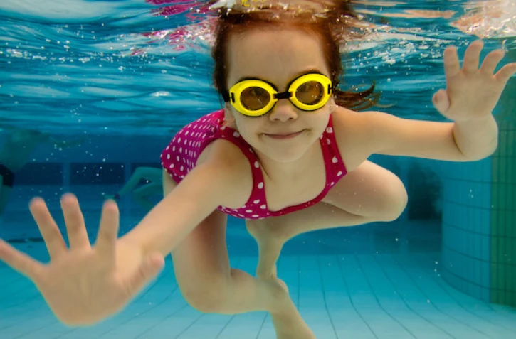 Animations piscine plateau caillou