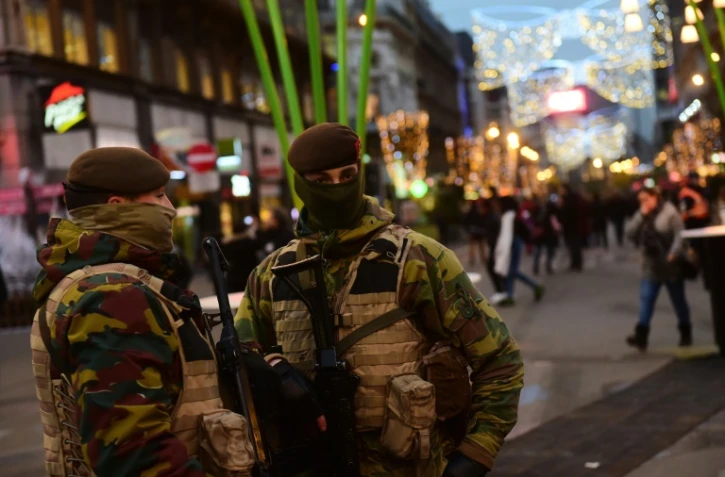 Soldats déployés sur le marché de Noël le 27 décembre 2015 à Bruxelles