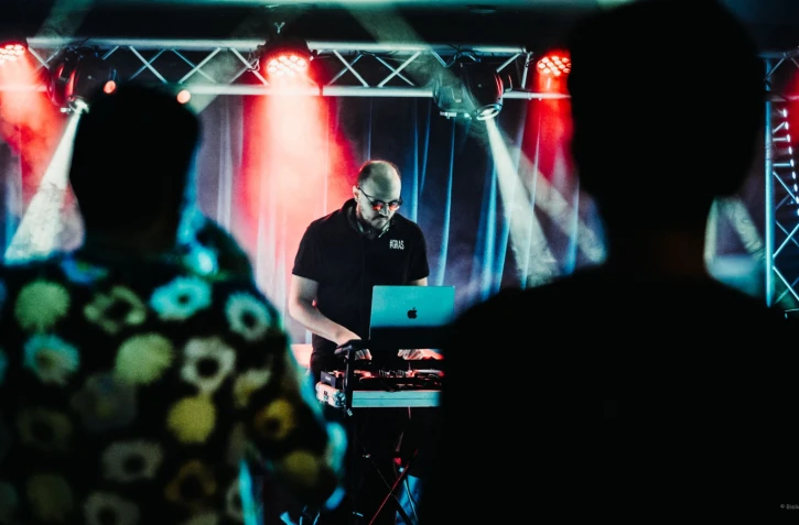 J-Zeus, DJ & producteur prolifique, étaient en concert au Bisik