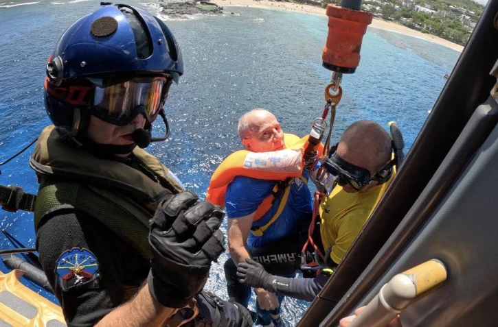 Exercices de secours en conditions réelles : la brigade nautique et la section aérienne de gendarmerie s'entraînent.