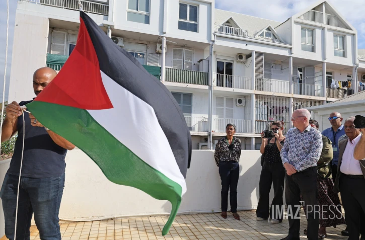baissée de drapeau de la Palestine 