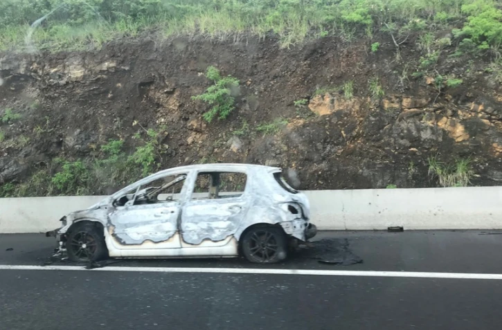Route des Tamarins incendie