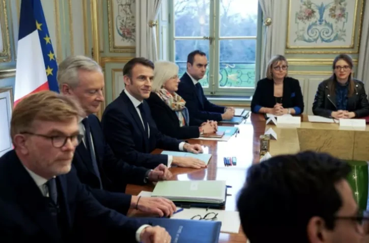 Le président Emmanuel Macron (3e g) lors du premier Conseil des ministres du nouveau gouvernement de Gabriel Attal, le 12 janvier 2024 à l'Elysée, à Paris ( POOL / Michel Euler )