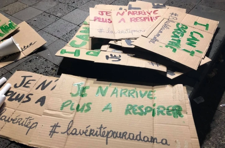 Rassemblement à Saint-Denis en mémoire de George Floyd, tué par un policier blanc 