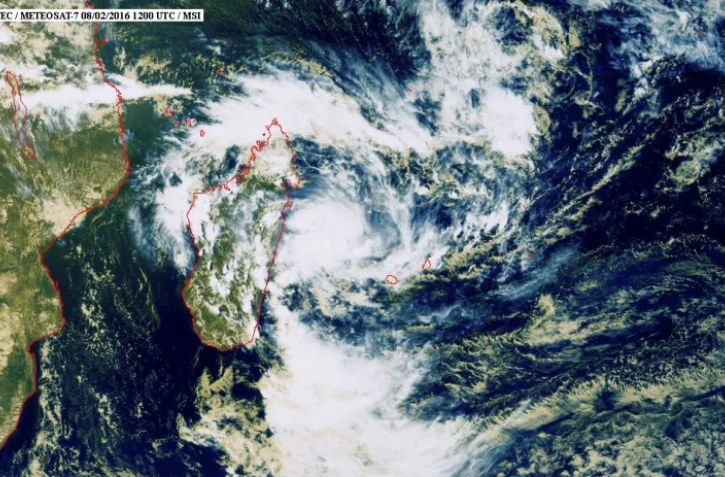 Une perturbation tropicale située à 330km de La Réunion génère vents forts et fortes pluies sur le Département
