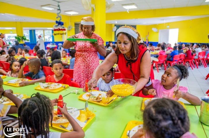 Repas traditionnel de Noël cantines Le Port 2023