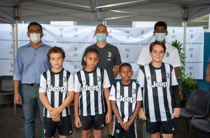 Remise de tenues et de récompenses à la Juventus Academy du Port 