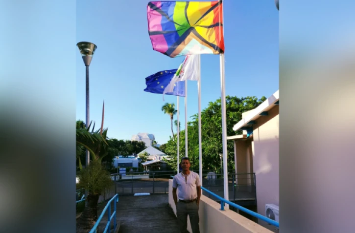Drapeau LGBT à la mairie de Saint-Denis