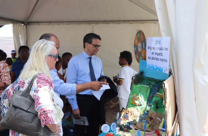 Jean-pierre chabriat visite le village Ecco Dom [