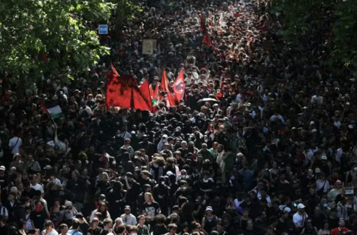 1er Mai : entre 157 000 et 300 000 manifestants en France, des socialistes pris à partie à Paris [?]