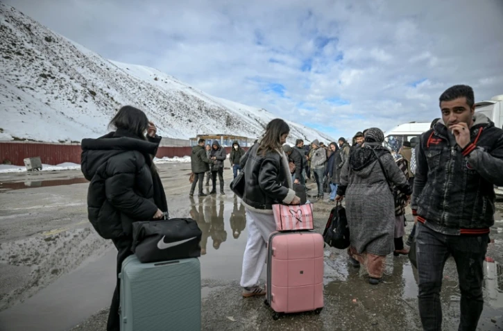 Des Iraniens arrivent en Turquie à travers le point de passage de Razi-Kapiköy, le 1er février 2026
