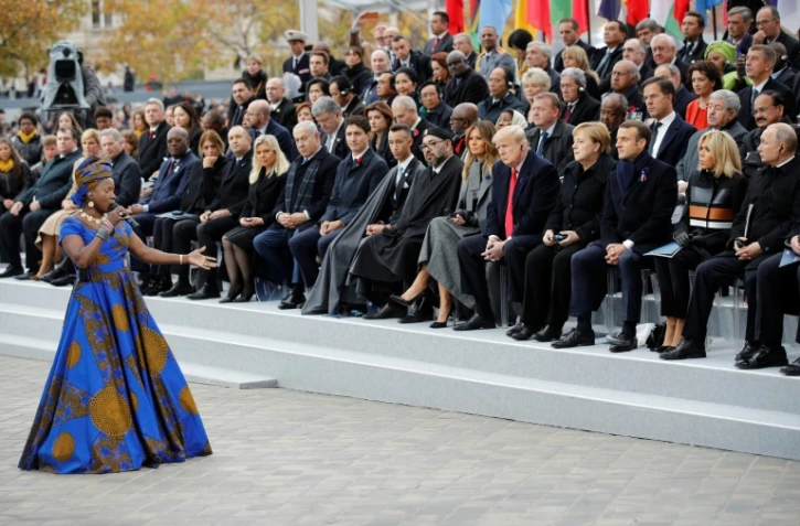 La chanteuse béninoise Angélique Kidjo chante devant les chefs d'Etat réunis à Paris pour le Centenaire de l'Armistice, le 11 novembre 2018