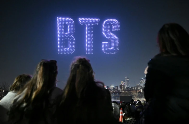 Spectacle de drones à Séoul le 20 mars 2026, à la veille du grand concert de retour du groupe de K-pop BTS