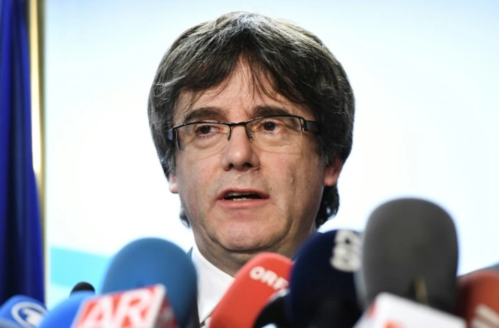 Le président catalan destitué Carles Puigdemont donne une conférence de presse, le 22 décembre 2017 à Bruxelles