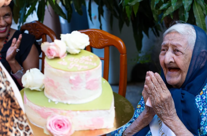 Saint-Denis : Madame Ibrahim fête ses 100 ans en compagnie d'Ericka Bareigts 