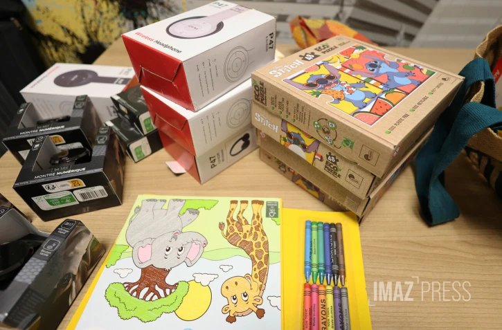 distribution de cadeaux au CHOR