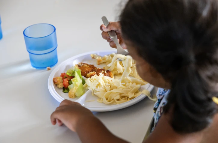 Ce jeudi 12 décembre 2024, les petits saint paulois ont dégusté le repas de Noël. C’est à l’école de Carosse que le maire de Saint-Paul a partagé ce moment de convivialité avec eux.