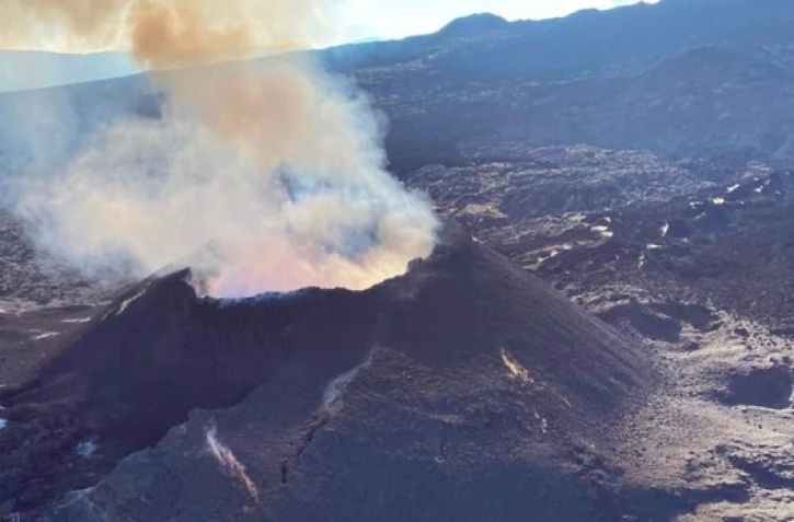 éruption volcan 13 mai