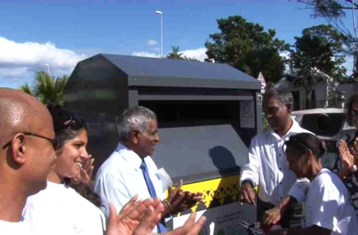 inauguration BAV pour les textiles usagés