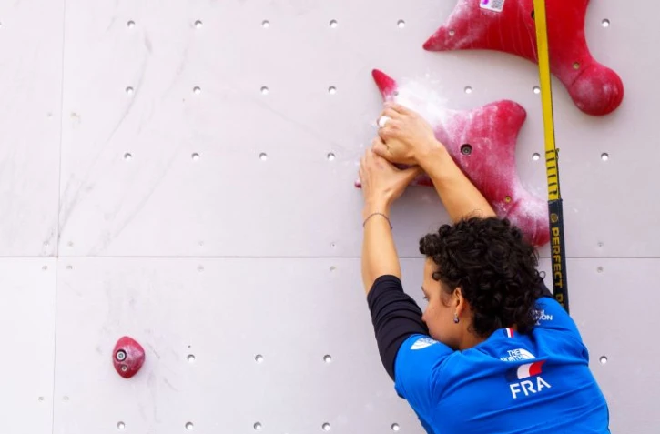 Escalade : Louise Fontaine et Léo Grosset médaillés de bronze aux Championnats d’Europe de vitesse Jeunes