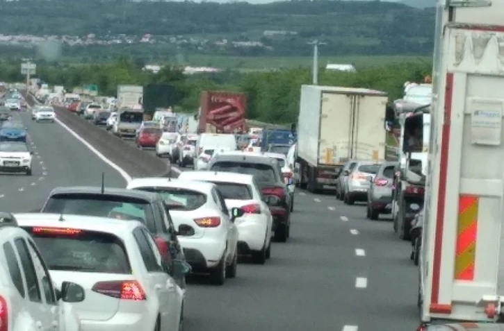 bouchons accident savanna quatre voies direction saint denis