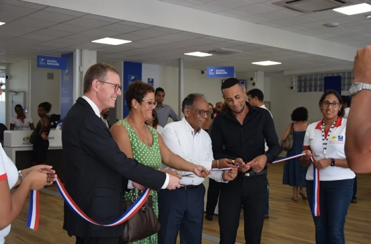 Inauguration du bureau de poste de Saint-Denis Les Flamboyants