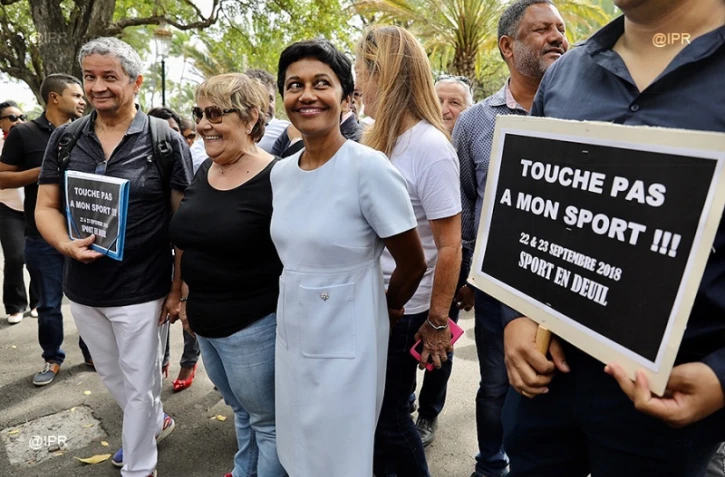 manifestation pour la journée No Sport devant la Préfecture