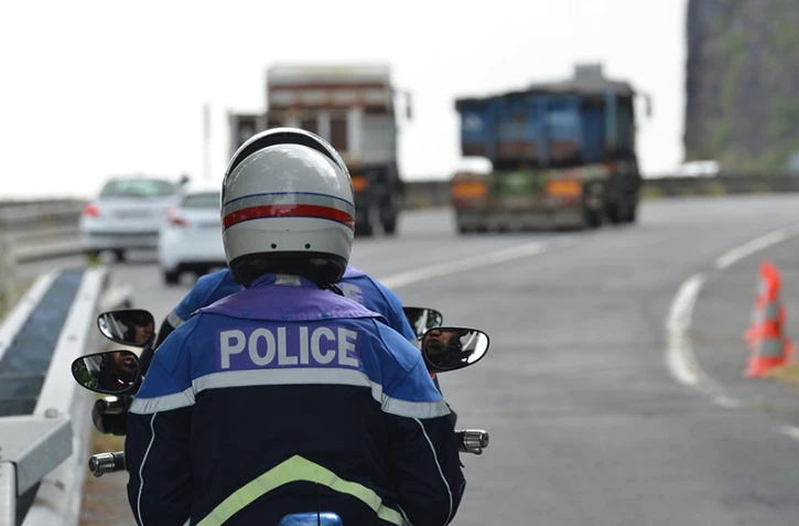 Contrôle de poids lourds Police sur la route du littoral