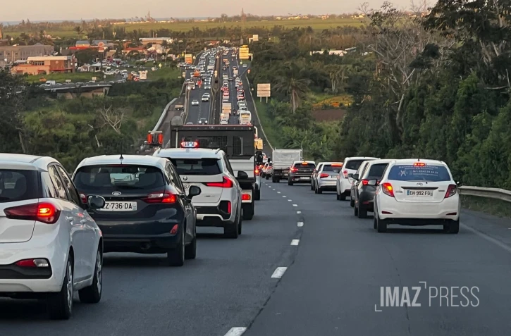 Carambolage à Sainte-Suzanne : 10 kilomètres d'embouteillages en direction du nord