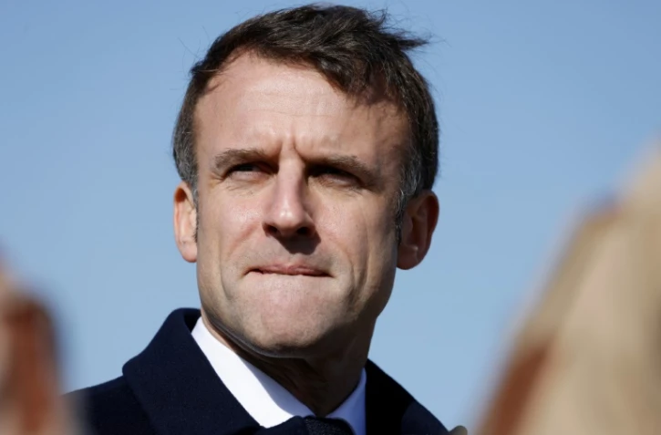 Emmanuel Macron visite une base aérienne en Jordanie, le 22 décembre 2023