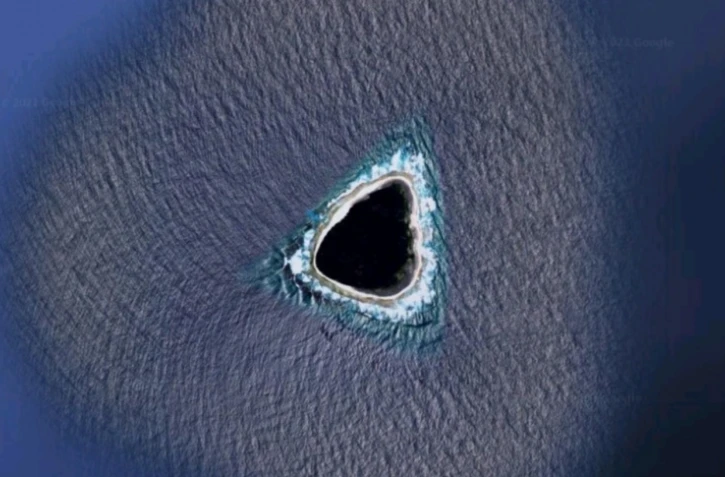 Un "trou noir" aperçu au milieu de l'océan Pacifique intrigue les internautes