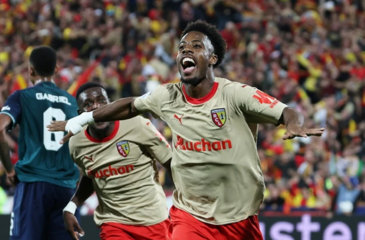 Elye Wahi exulte après son but pour Lens contre Arsenal en Ligue des champions, le 3 octobre 2023 à Bollaert