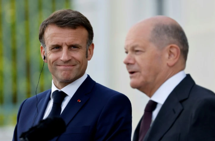 Emmanuel Macron et le chancelier allemand Olaf Scholz au château de Meseberg, à Meseberg, en Allemagne, le 28 mai 2024